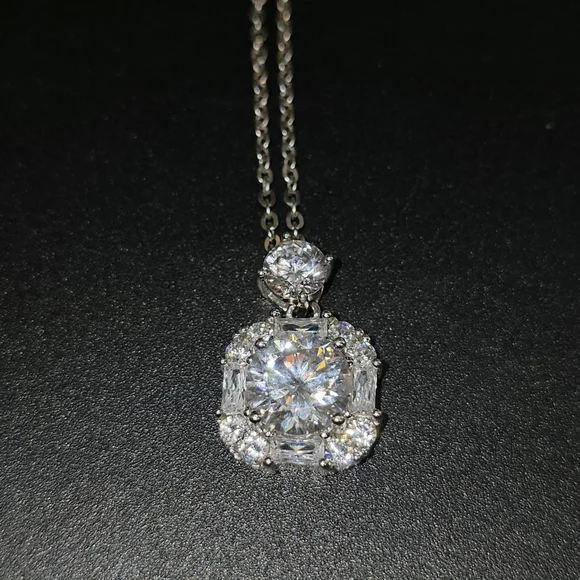 ✨ 2CT Moissanite Cushion Halo Pendant – S925 Sterling Silver (18”) - Picture 4 of 7